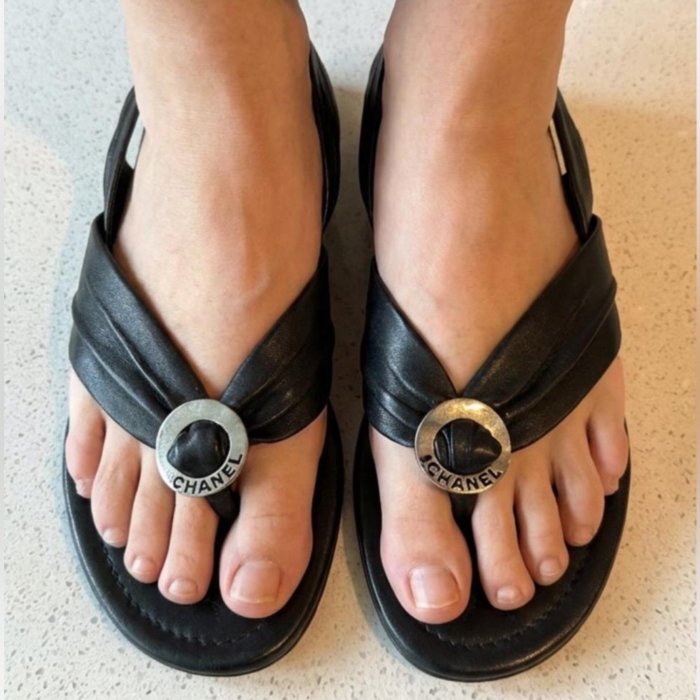 CHANEL Black Leather Thong Slingback Sandals with Silver Logo Ring 38 - Picture 4 of 11